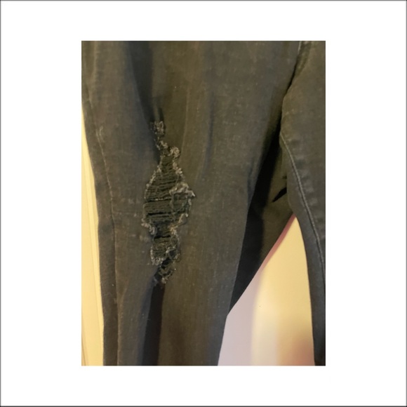 Universal Thread high rise jegging, size 29 / 8 in destroyed black - Picture 2 of 5